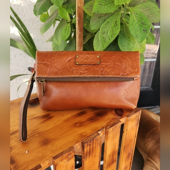 PATRICIA NASH‎ Valerie Fold Over Wristlet Clutch Tooled Leather Florence Cognac - Picture 1 of 8